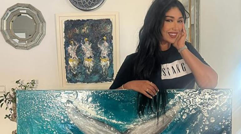 أسماء دحان.. فنانة تشكيلية ترسم الحلم باللون والخيال وتطمح للعالمية