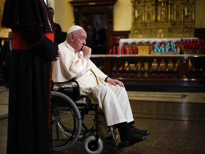 البابا فرنسيس خرج من المستشفى بعد ثلاثة أيام من العلاج