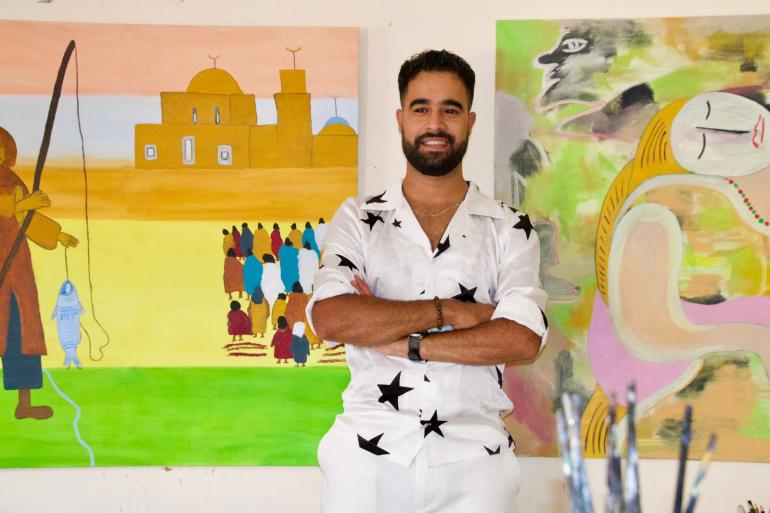 محمد أشرقي.. ريشة تنبض بوجع الناس وتختزل الحياة في صمت الألوان